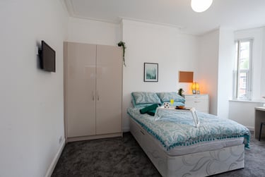 8 bed house, Cotton lane, Withington, Manchester, M204XT - Image 1