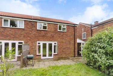 4 bed house, Rickyard, Park Barn, Guildford, GU28JR - Image 2