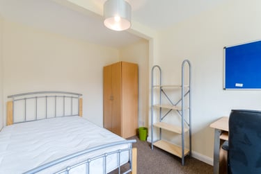 4 bed house, Rickyard, Park Barn, Guildford, GU28JR - Image 5