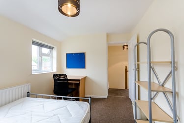 4 bed house, Rickyard, Park Barn, Guildford, GU28JR - Image 12