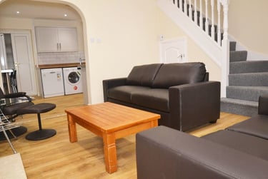 6 bed house, Chervil Close, Fallowfield, Manchester, M147DP - Image 2