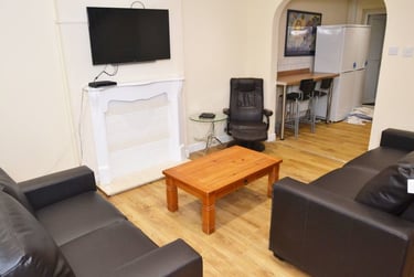 6 bed house, Chervil Close, Fallowfield, Manchester, M147DP - Image 3