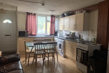 5 bed house, Barchester close, Cowley, Uxbridge, UB82JY - Image 1