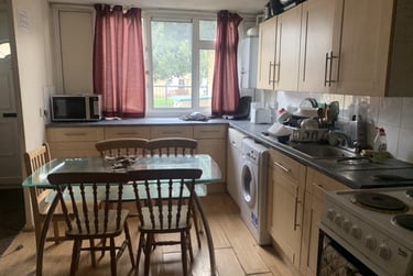 5 bed house, Barchester close, Cowley, Uxbridge, UB82JY - Image 2