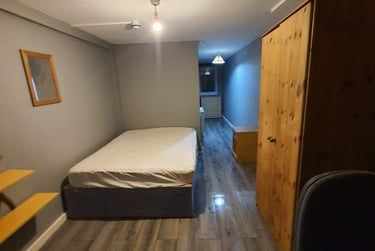 5 bed house, Barchester close, Cowley, Uxbridge, UB82JY - Image 7