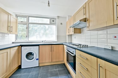 4 bed flat, Whitebeam Close, Stockwell, London, SW90EG - Image 1