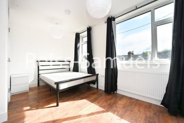 4 bed flat, Seyssel Street, Isle of Dogs, London, E143HZ - Image 1