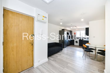 3 bed flat, Ambassador Square, Isle of Dogs, London, E149UX - Image 5