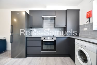 3 bed flat, Ambassador Square, Isle of Dogs, London, E149UX - Image 7