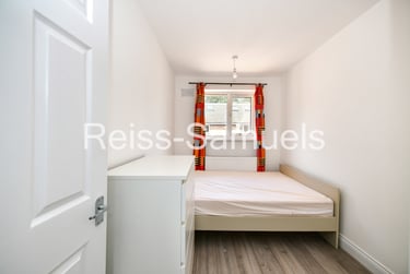 3 bed flat, Ambassador Square, Isle of Dogs, London, E149UX - Image 10