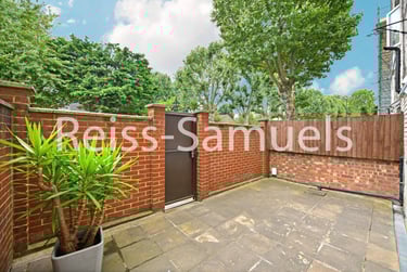 4 bed flat, Manchester Road, Isle of Dogs, London, E143DP - Image 1