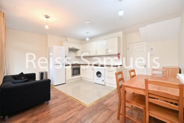 4 bed flat, Forsyth Gardens, Kennington, London, SE173NE - Image 1