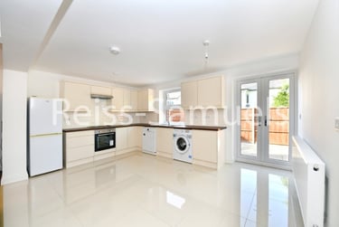 6 bed house, Lockesfield Place, Isle of Dogs, London, E143AJ - Image 1