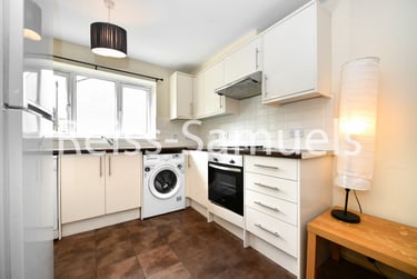 3 bed flat, Ambassador Square, Isle of Dogs, London, E149UX - Image 3