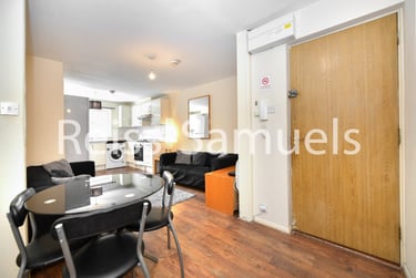 3 bed flat, Ambassador Square, Isle of Dogs, London, E149UX - Image 5
