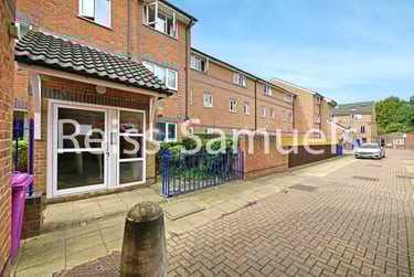 3 bed flat, Ambassador Square, Isle of Dogs, London, E149UX - Image 8