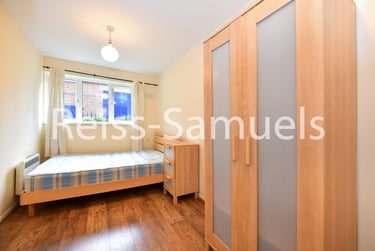 3 bed flat, Ambassador Square, Isle of Dogs, London, E149UX - Image 9