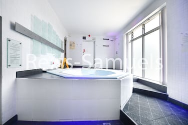 2 bed flat, Westferry Road, Canary Wharf, London, E148LS - Image 13