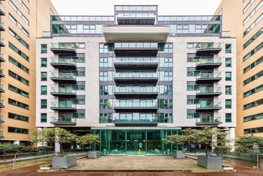 2 bed flat, Millharbour, Isle of Dogs, London, E149NA - Image 2