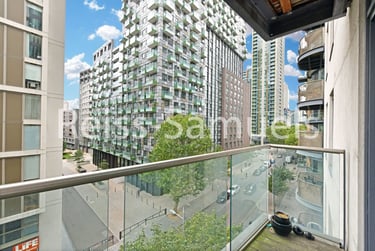 2 bed flat, Millharbour, Isle of Dogs, London, E149NA - Image 1