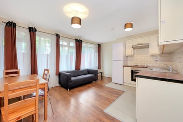 4 bed flat, Cooks Road, Kennington, London, SE173NG - Image 1