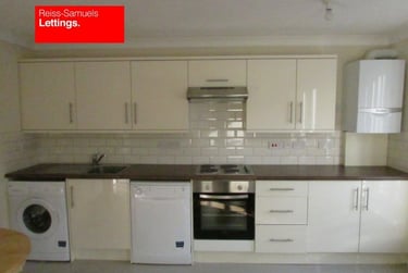 4 bed flat, Lorrimore Square, Kennington, London, SE173QU - Image 4