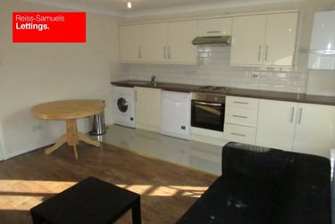 4 bed flat, Lorrimore Square, Kennington, London, SE173QU - Image 5
