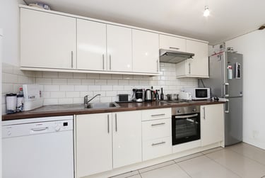 3 bed flat, Westferry Road, Canary Wharf, London, E148LU - Image 3