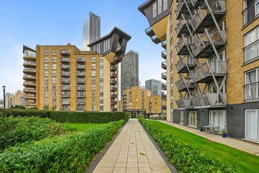 3 bed flat, Westferry Road, Canary Wharf, London, E148LS - Image 2