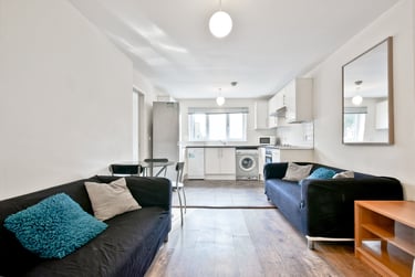 3 bed flat, Ambassador Square, Isle of Dogs, London, E149UX - Image 1