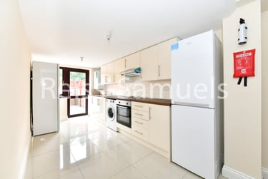 6 bed house, Manchester Road, Isle of Dogs, London, E143BE - Image 1