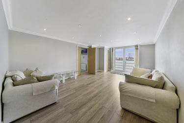 2 bed flat, Millennium Drive, Isle of Dogs, London, E143GH - Image 1