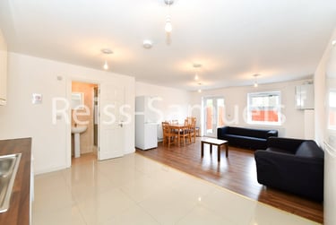 6 bed house, Lockesfield Place, Isle of Dogs, London, E143AJ - Image 1