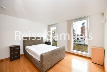 3 bed flat, Westferry Road, Isle of Dogs, London, E143RS - Image 1