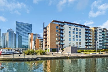 3 bed flat, Boardwalk Place, Poplar, London, E145SE - Image 1