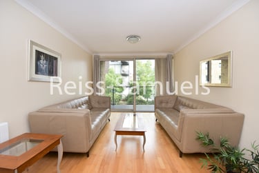 3 bed flat, Boardwalk Place, Poplar, London, E145SE - Image 3