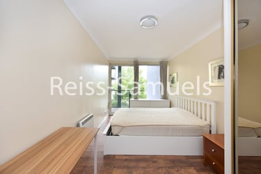 3 bed flat, Boardwalk Place, Poplar, London, E145SE - Image 8