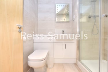 3 bed flat, Boardwalk Place, Poplar, London, E145SE - Image 10