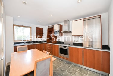 3 bed flat, Newton Place, Isle of Dogs, London, E143TT - Image 4