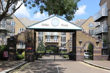 3 bed flat, Eleanor Close, Surrey Quays, London, SE166PW - Image 2