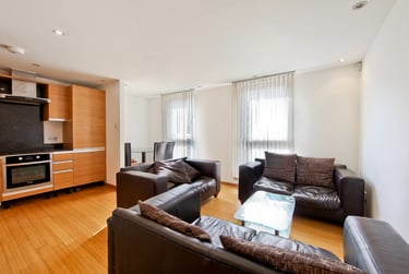 3 bed flat, Westferry Road, Isle of Dogs, London, E143RS - Image 2