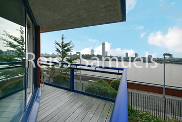 2 bed flat, Newton Place, Isle of Dogs, London, E143TT - Image 1
