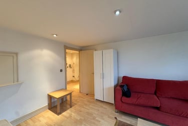 2 bed flat, Newton Place, Isle of Dogs, London, E143TT - Image 13