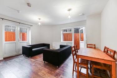 6 bed house, Ambassador Square, Isle of Dogs, London, E149UX - Image 1