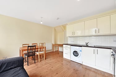 4 bed flat, Forsyth Gardens, Kennington, London, SE173NE - Image 3