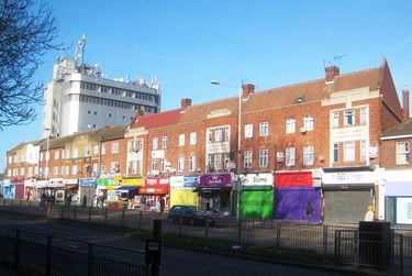 3 bed flat, Uxbridge Road, Hayes, London, UB40RL - Image 1