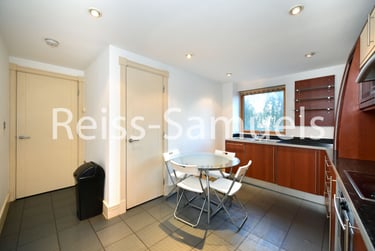 3 bed flat, Newton Place, Isle of Dogs, London, E143TT - Image 3