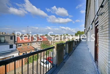 3 bed flat, Glengarnock Avenue, Isle of Dogs, London, E143BP - Image 2