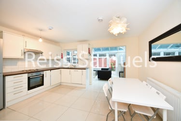 5 bed house, Ambassador Square, Isle of Dogs, London, E149UX - Image 1