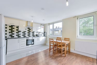 4 bed flat, Kipling Estate, London Bridge, London, SE13RG - Image 2